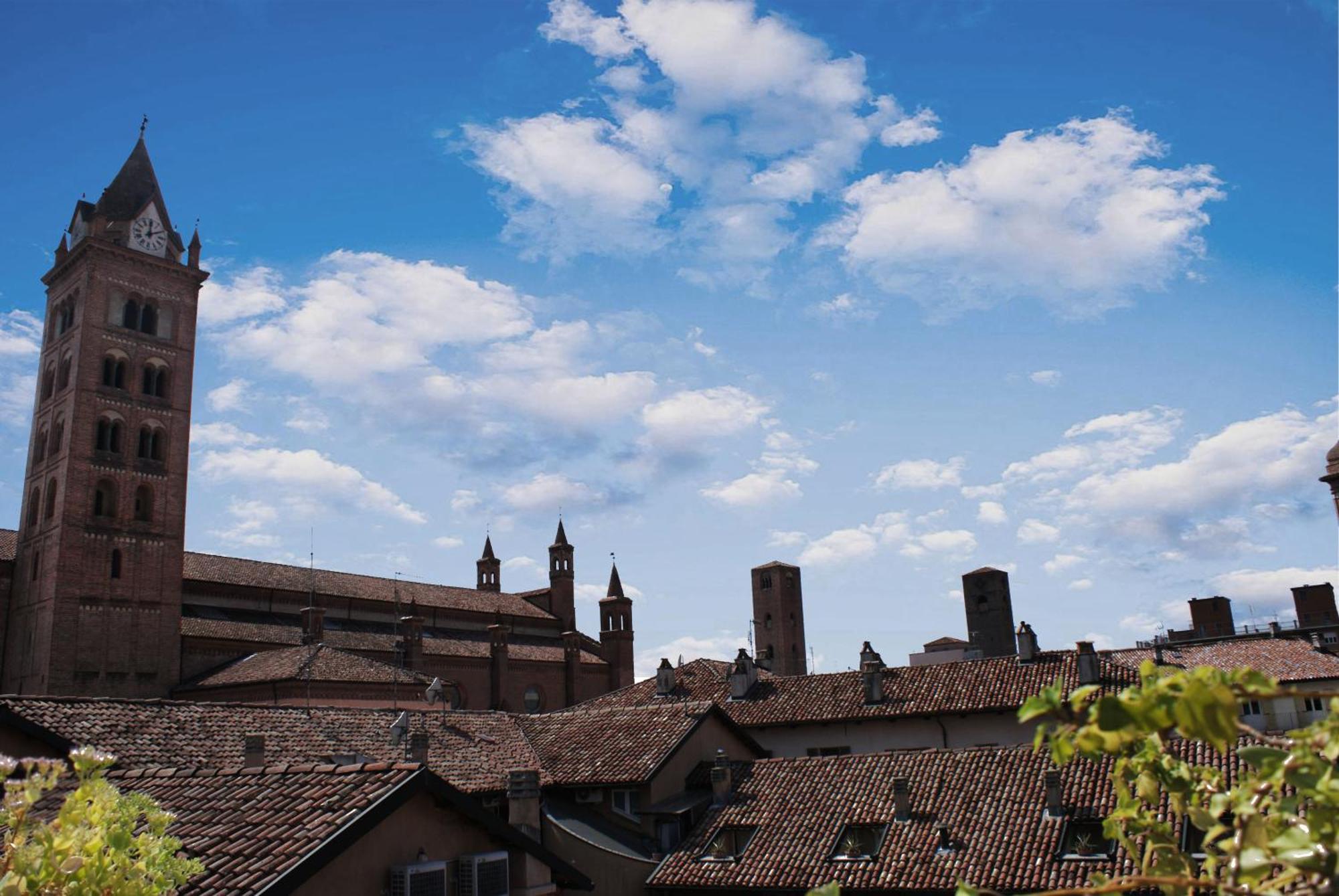 Casa Caroli, Charme E Comfort Nel Cuore Di Alba Exterior foto
