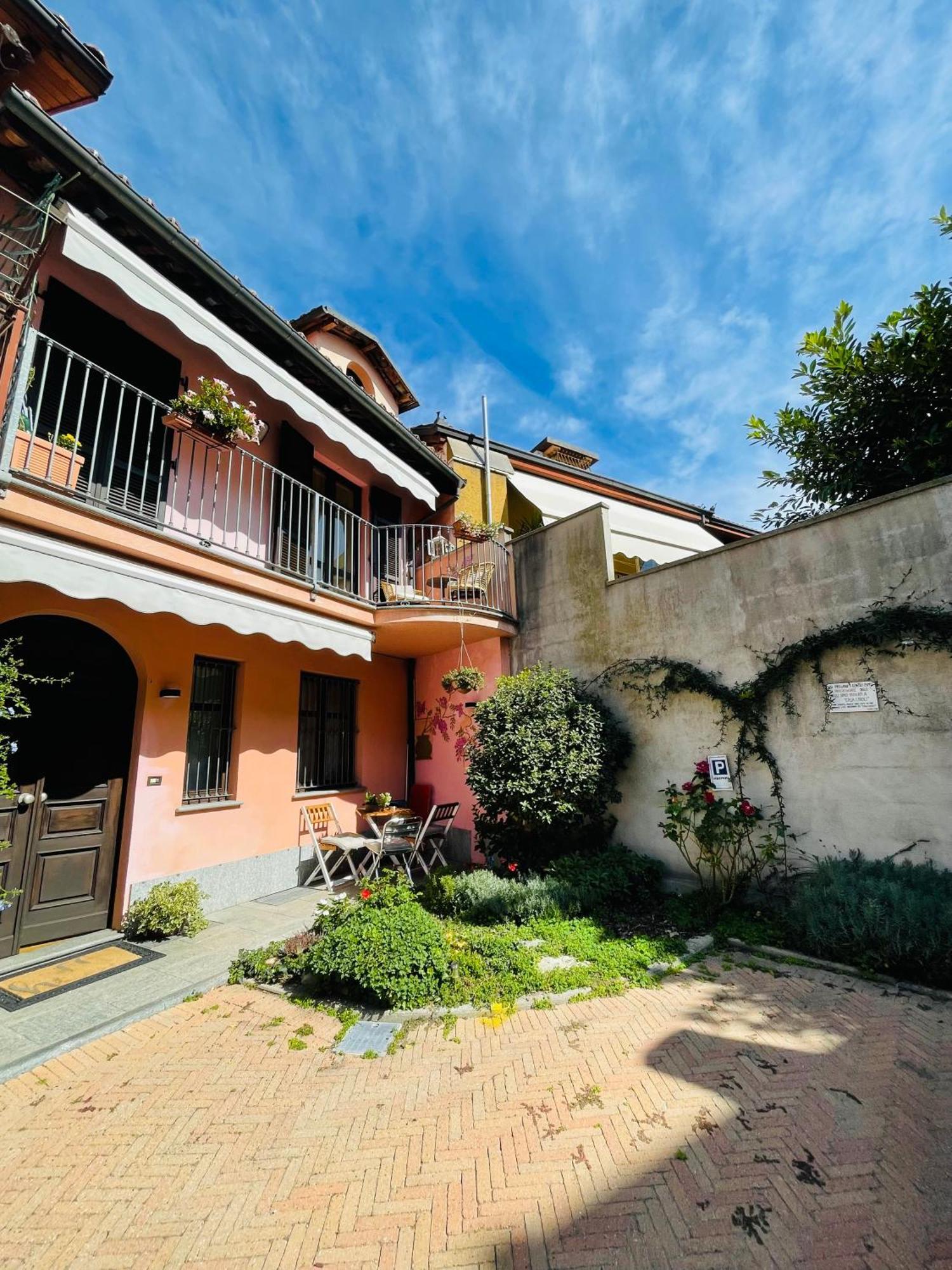Casa Caroli, Charme E Comfort Nel Cuore Di Alba Exterior foto