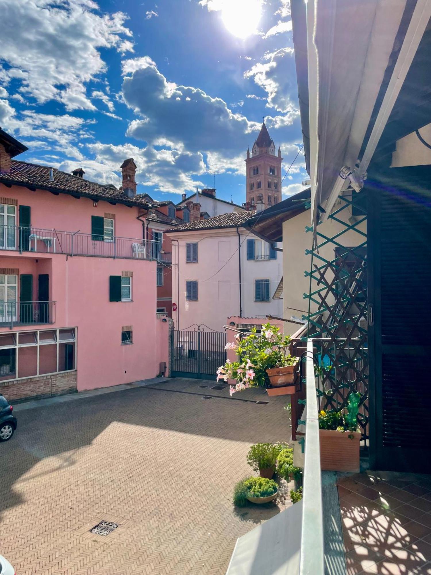 Casa Caroli, Charme E Comfort Nel Cuore Di Alba Exterior foto
